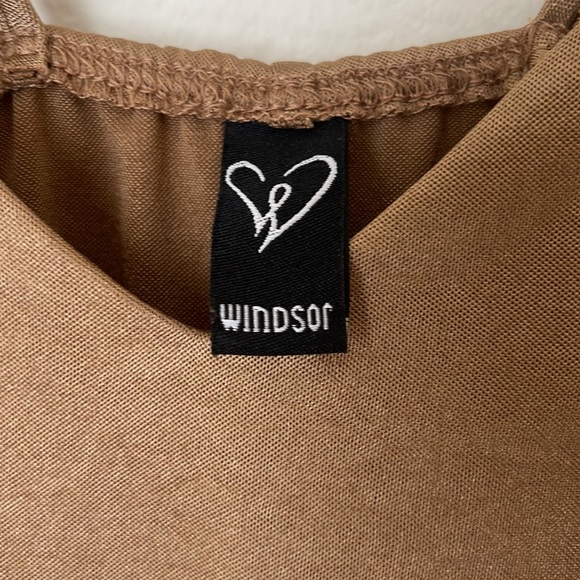 WINDSOR Gold V Neck Dress ✨ - Picture 5 of 6